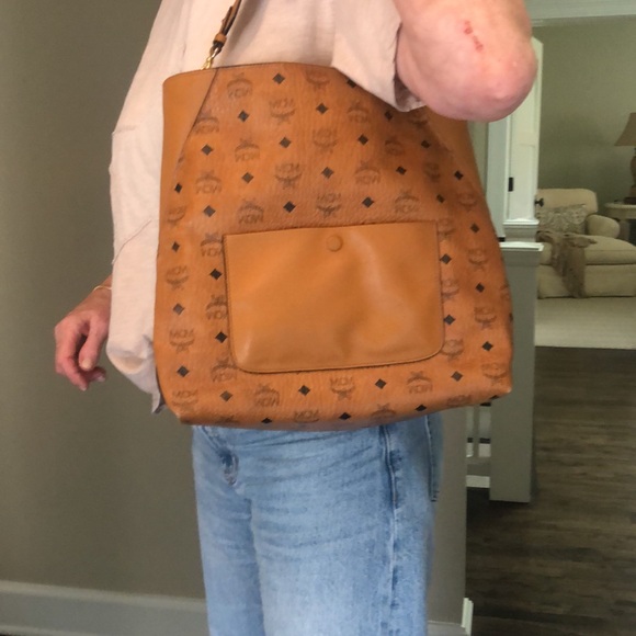 Large bucket bag. Leather - Picture 2 of 12